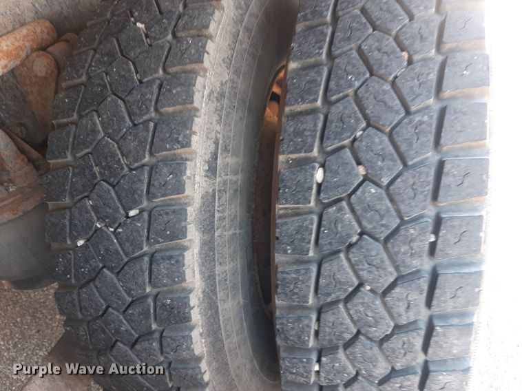 image for item DO3089 2010 Kenworth T400  dump truck