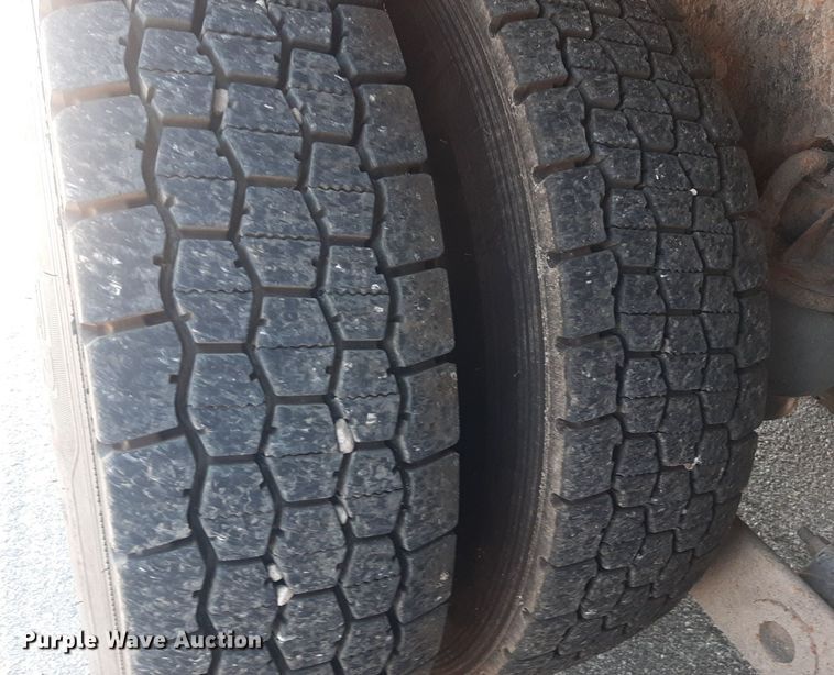 image for item DO3089 2010 Kenworth T400  dump truck