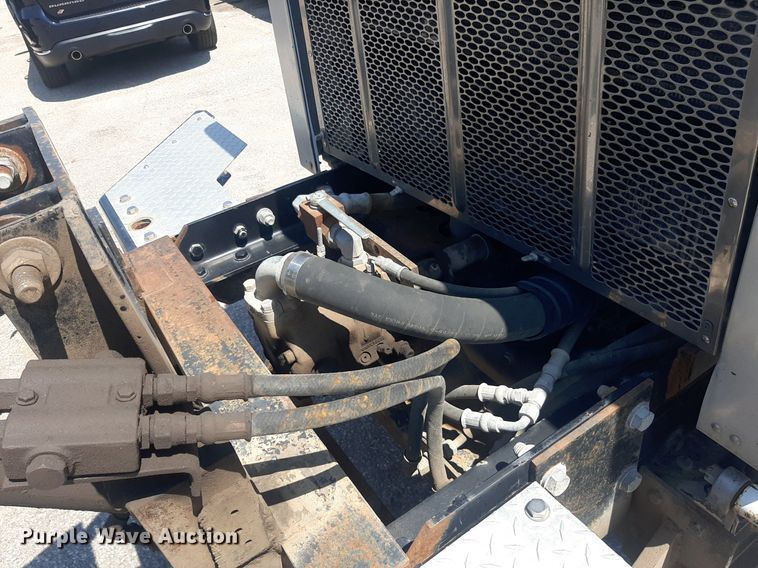 image for item DO3090 2011 Peterbilt 365  dump truck