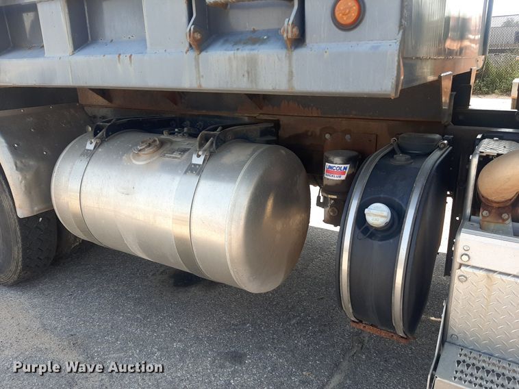 image for item DO3090 2011 Peterbilt 365  dump truck