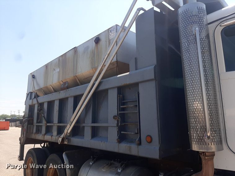 image for item DO3090 2011 Peterbilt 365  dump truck