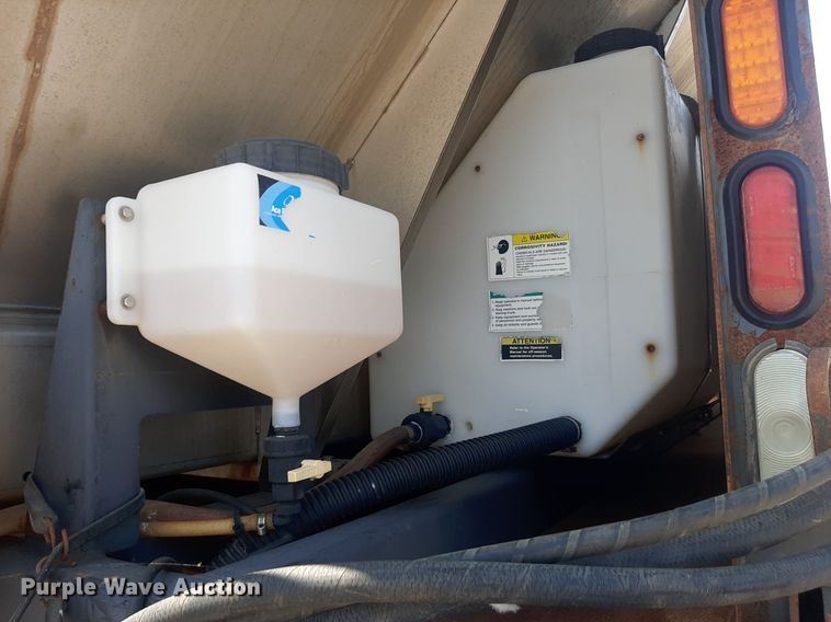 image for item DO3090 2011 Peterbilt 365  dump truck