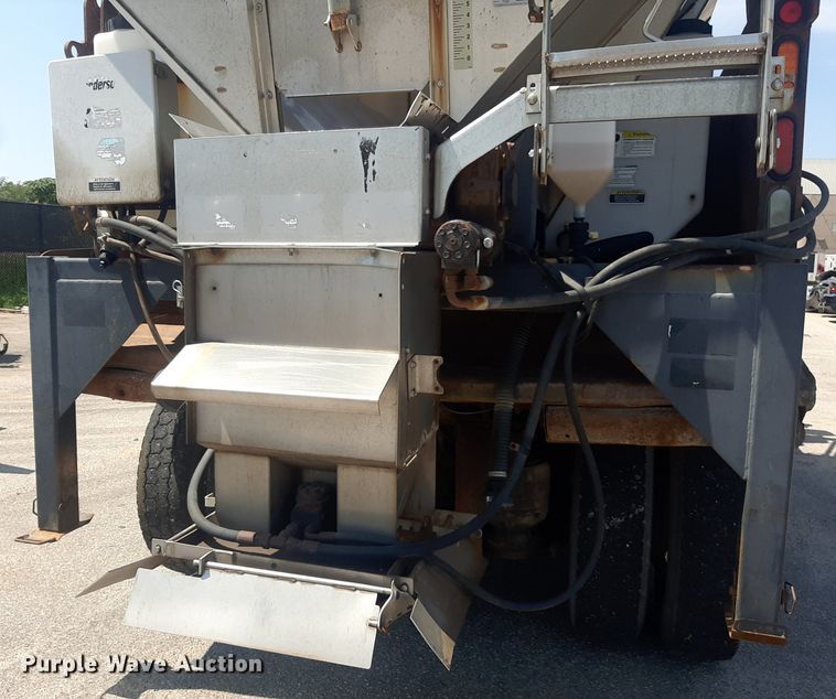 image for item DO3090 2011 Peterbilt 365  dump truck