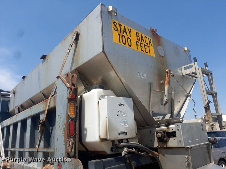 image for item DO3090 2011 Peterbilt 365  dump truck