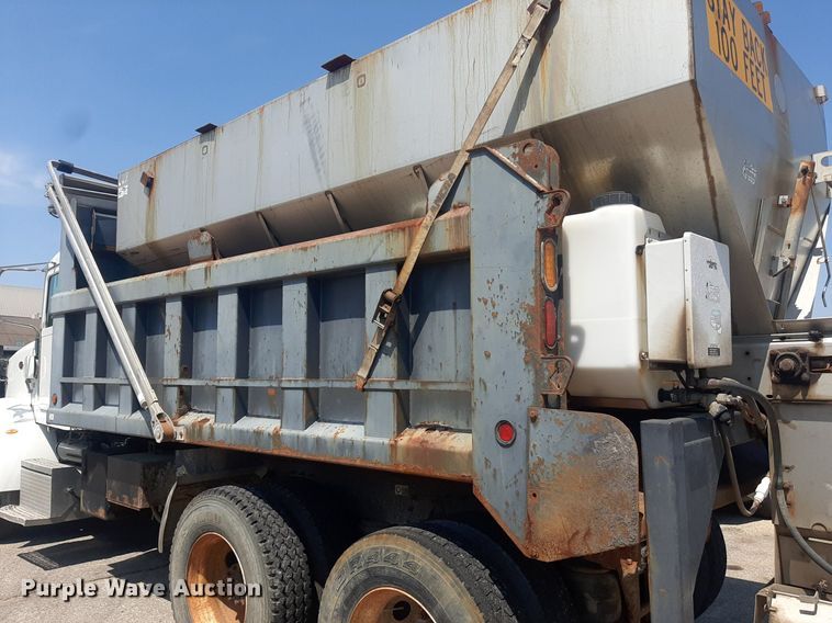 image for item DO3090 2011 Peterbilt 365  dump truck