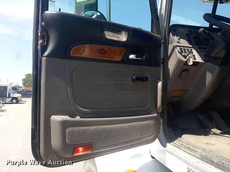 image for item DO3090 2011 Peterbilt 365  dump truck