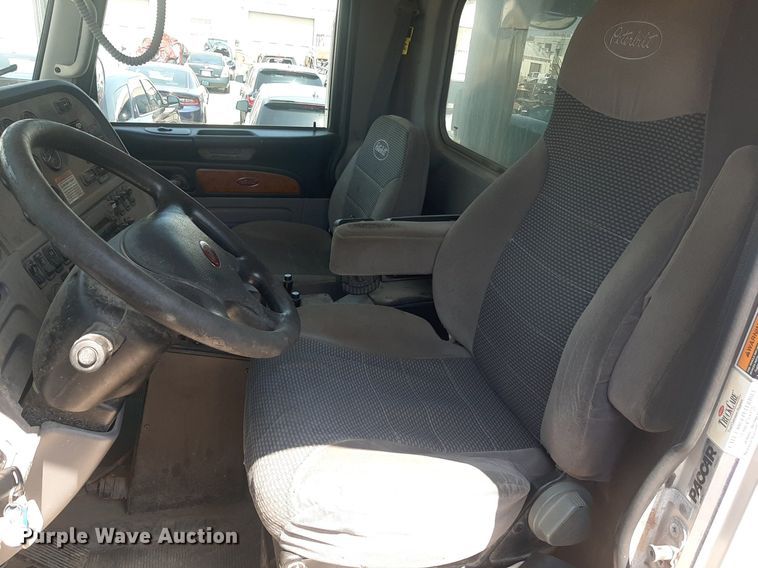 image for item DO3090 2011 Peterbilt 365  dump truck