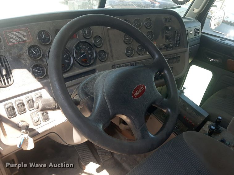 image for item DO3090 2011 Peterbilt 365  dump truck