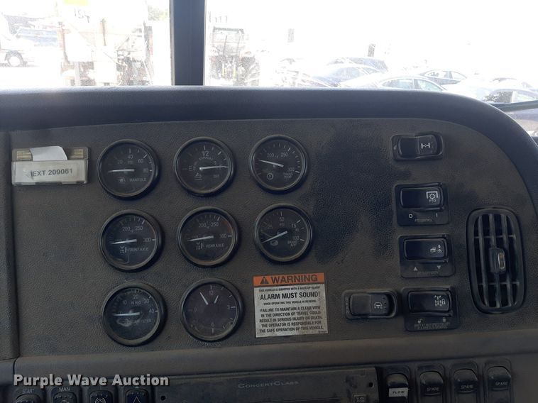 image for item DO3090 2011 Peterbilt 365  dump truck