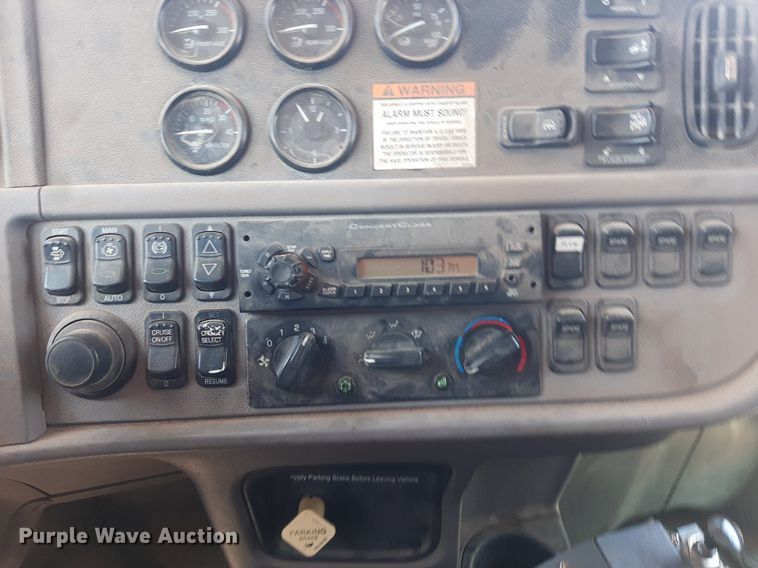 image for item DO3090 2011 Peterbilt 365  dump truck