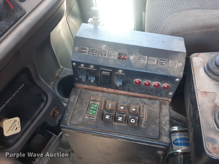 image for item DO3090 2011 Peterbilt 365  dump truck