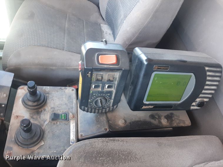 image for item DO3090 2011 Peterbilt 365  dump truck