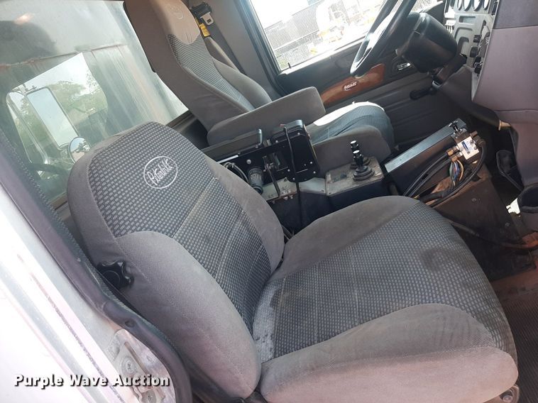 image for item DO3090 2011 Peterbilt 365  dump truck