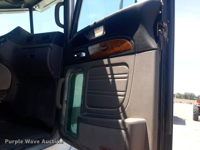 image for item DO3090 2011 Peterbilt 365  dump truck