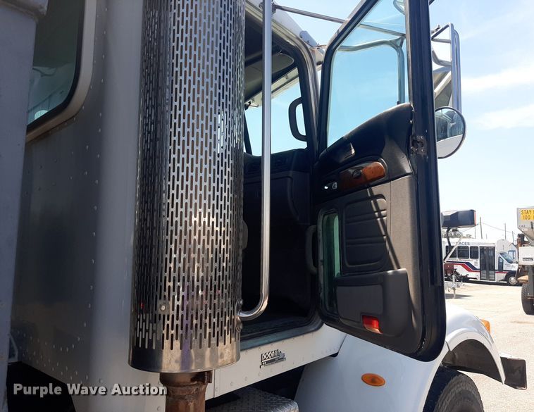 image for item DO3090 2011 Peterbilt 365  dump truck