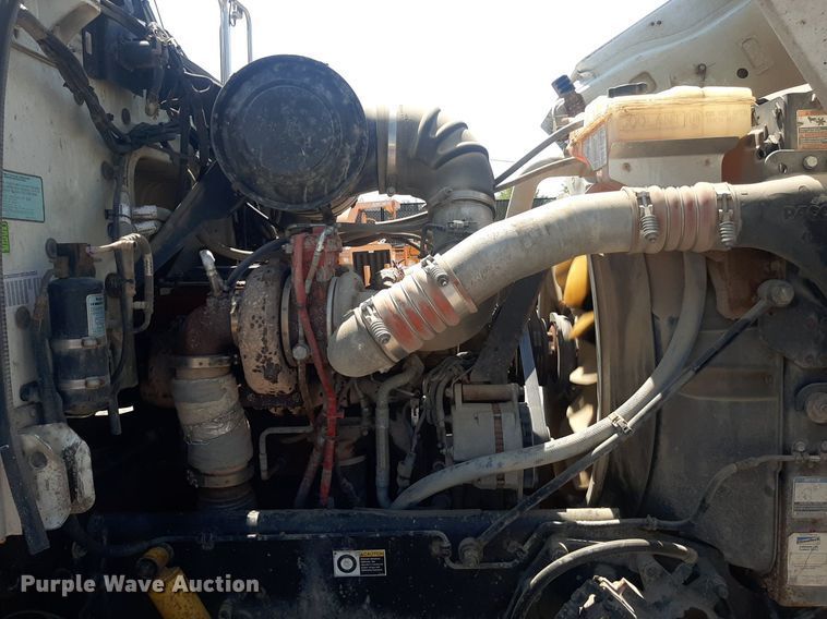 image for item DO3090 2011 Peterbilt 365  dump truck