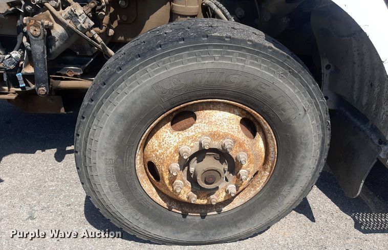 image for item DO3090 2011 Peterbilt 365  dump truck