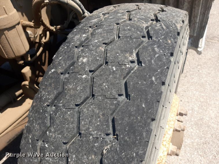 image for item DO3090 2011 Peterbilt 365  dump truck