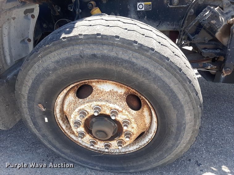 image for item DO3090 2011 Peterbilt 365  dump truck