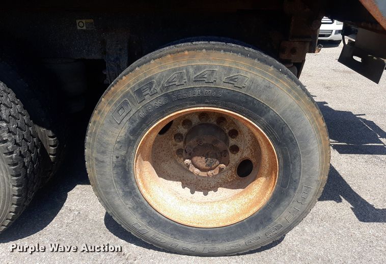 image for item DO3090 2011 Peterbilt 365  dump truck