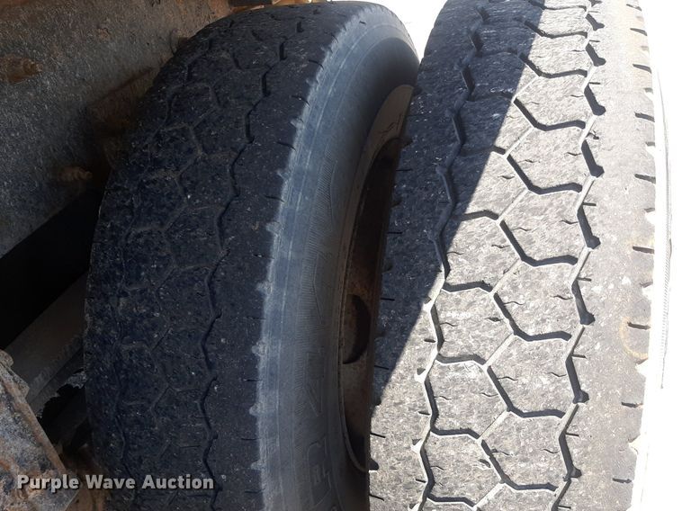 image for item DO3090 2011 Peterbilt 365  dump truck