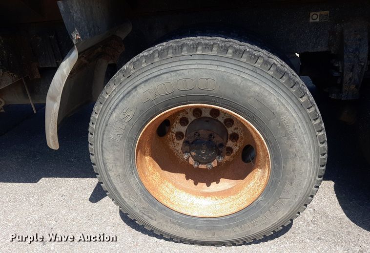 image for item DO3090 2011 Peterbilt 365  dump truck