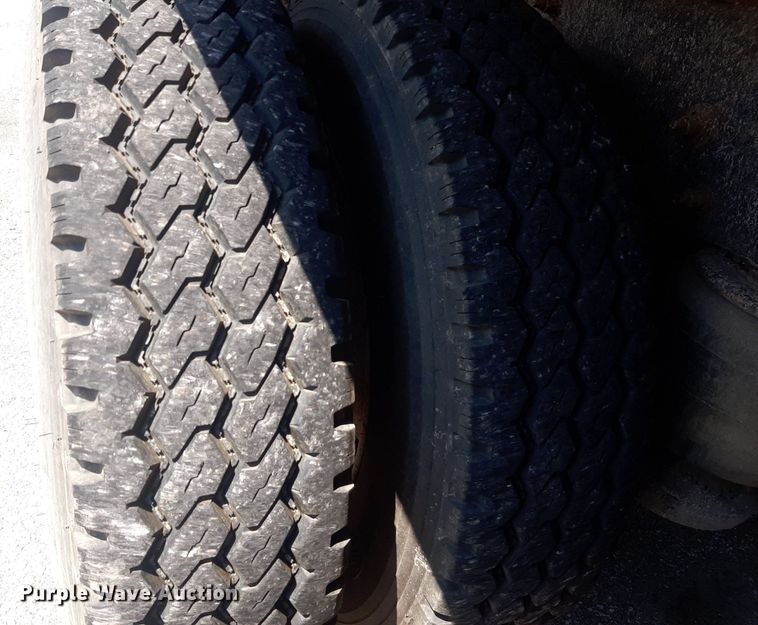 image for item DO3090 2011 Peterbilt 365  dump truck