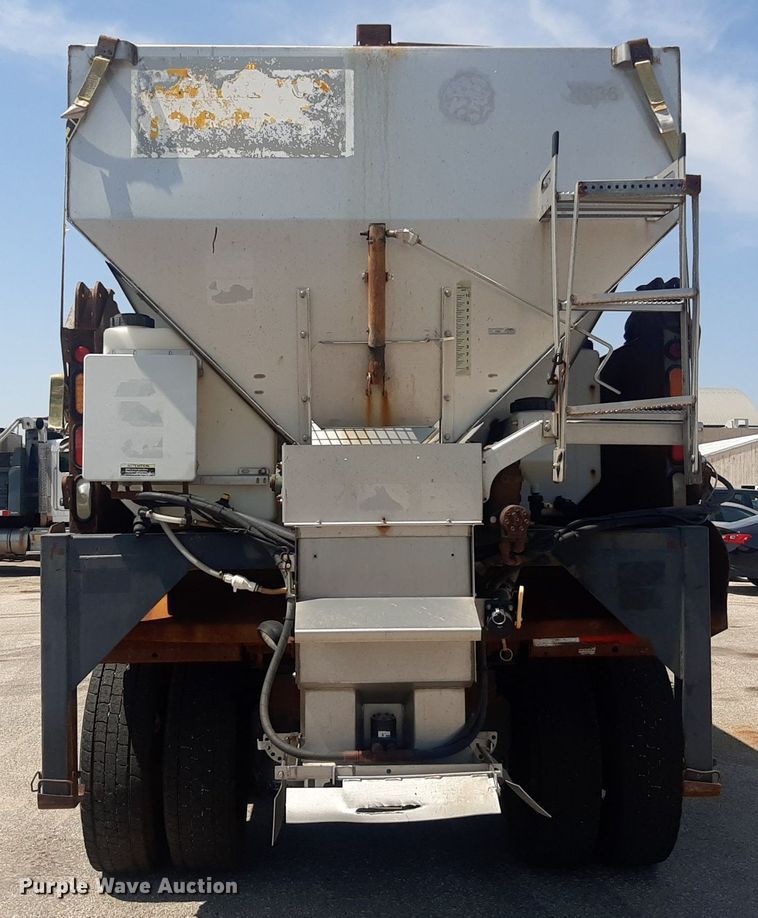 image for item DO3091 2011 Peterbilt 365  dump truck