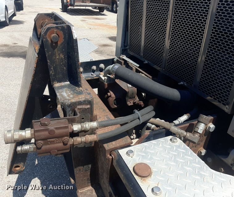 image for item DO3091 2011 Peterbilt 365  dump truck