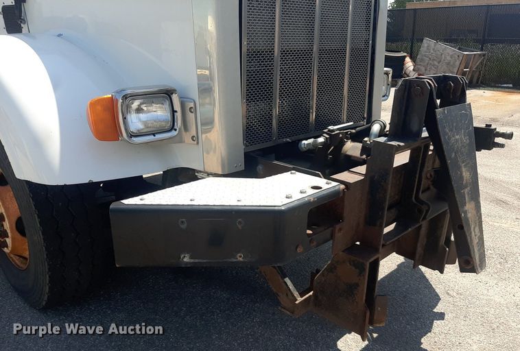 image for item DO3091 2011 Peterbilt 365  dump truck