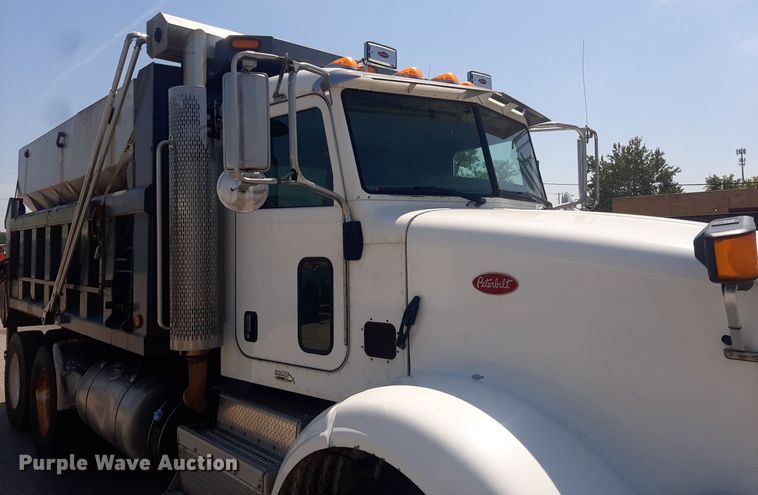 image for item DO3091 2011 Peterbilt 365  dump truck