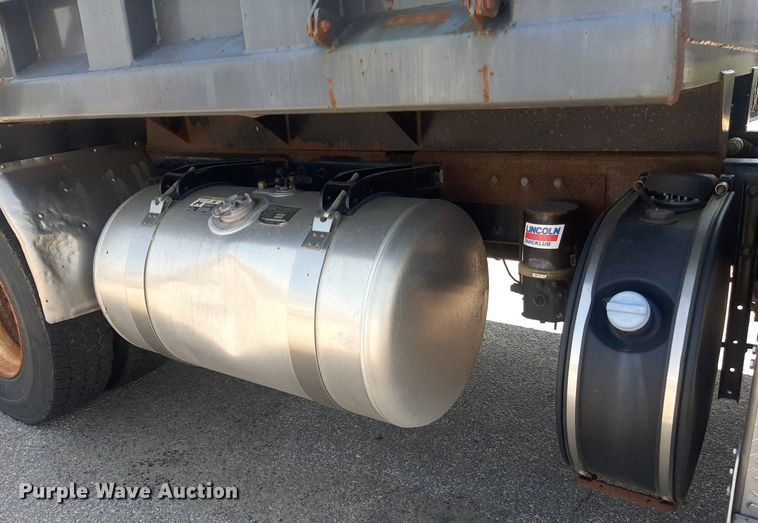 image for item DO3091 2011 Peterbilt 365  dump truck