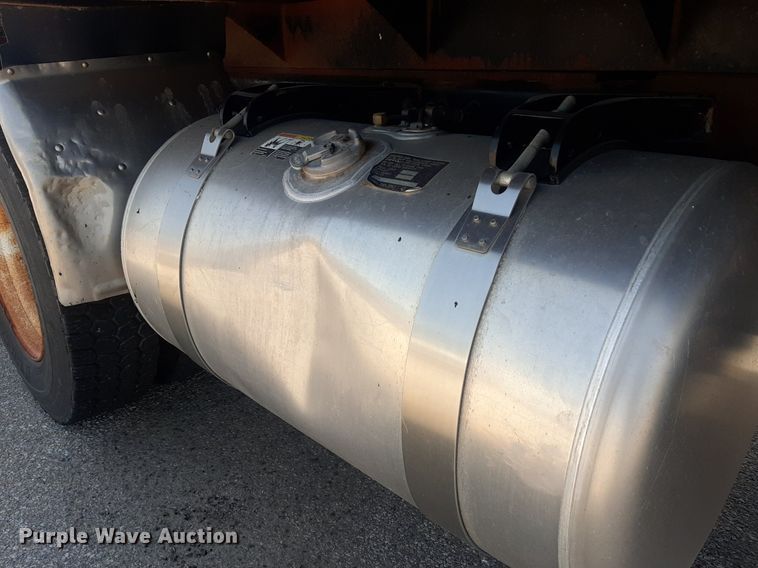 image for item DO3091 2011 Peterbilt 365  dump truck