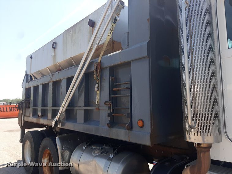 image for item DO3091 2011 Peterbilt 365  dump truck