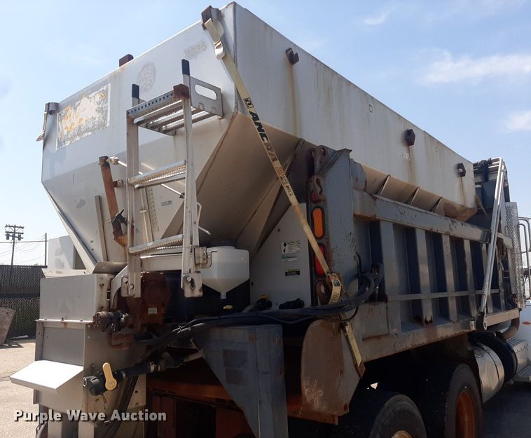 image for item DO3091 2011 Peterbilt 365  dump truck