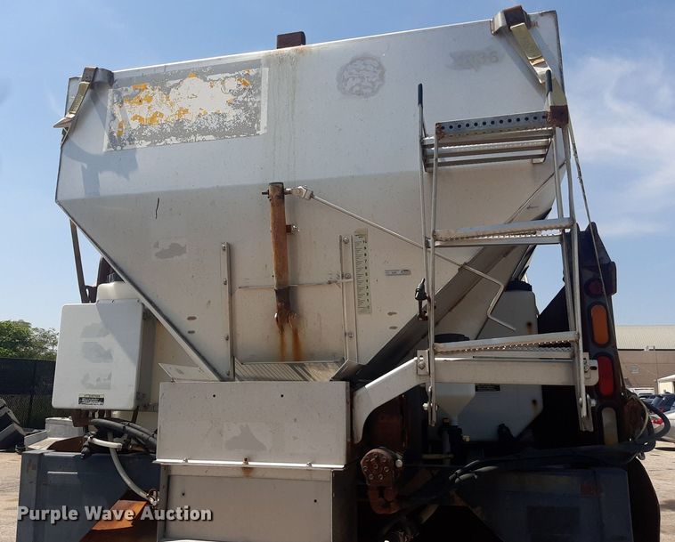 image for item DO3091 2011 Peterbilt 365  dump truck