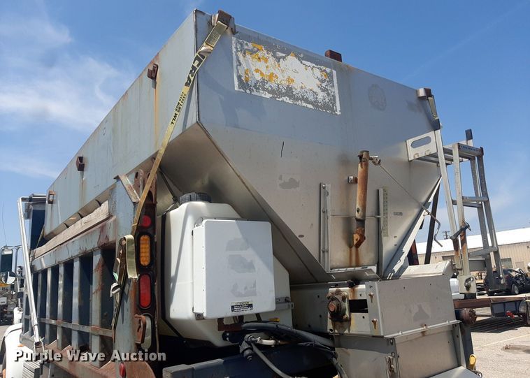 image for item DO3091 2011 Peterbilt 365  dump truck