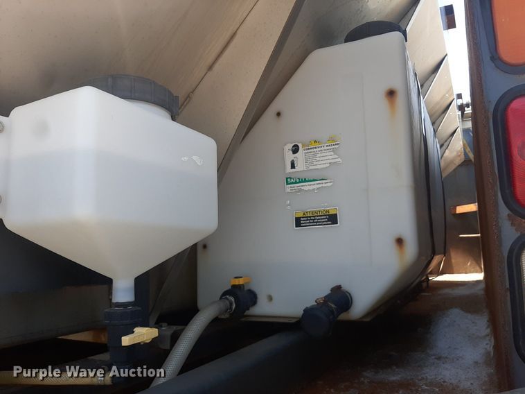 image for item DO3091 2011 Peterbilt 365  dump truck