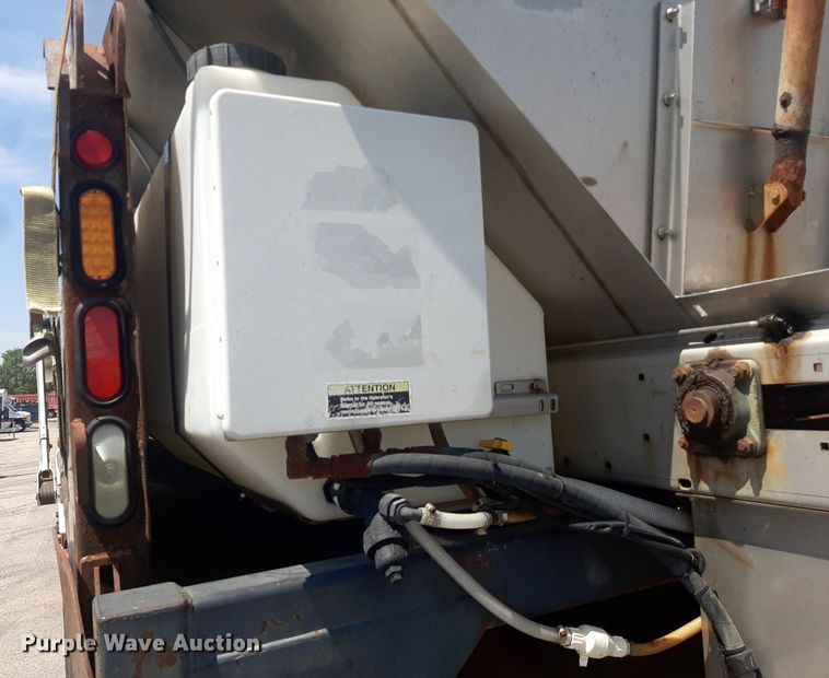 image for item DO3091 2011 Peterbilt 365  dump truck