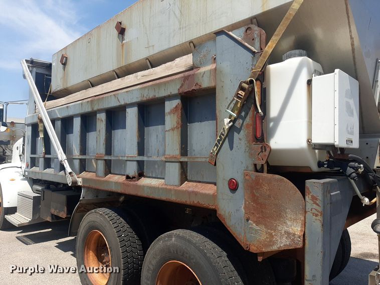 image for item DO3091 2011 Peterbilt 365  dump truck