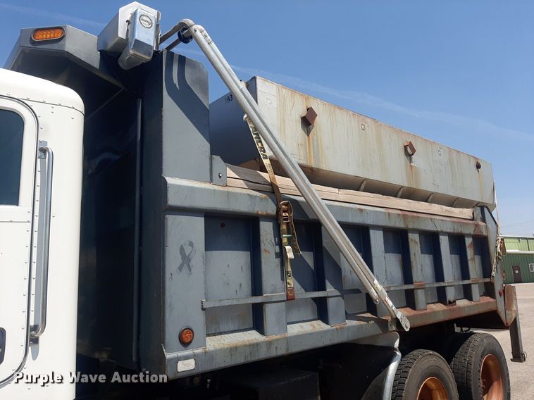 image for item DO3091 2011 Peterbilt 365  dump truck
