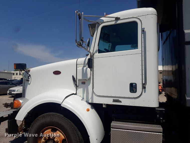 image for item DO3091 2011 Peterbilt 365  dump truck