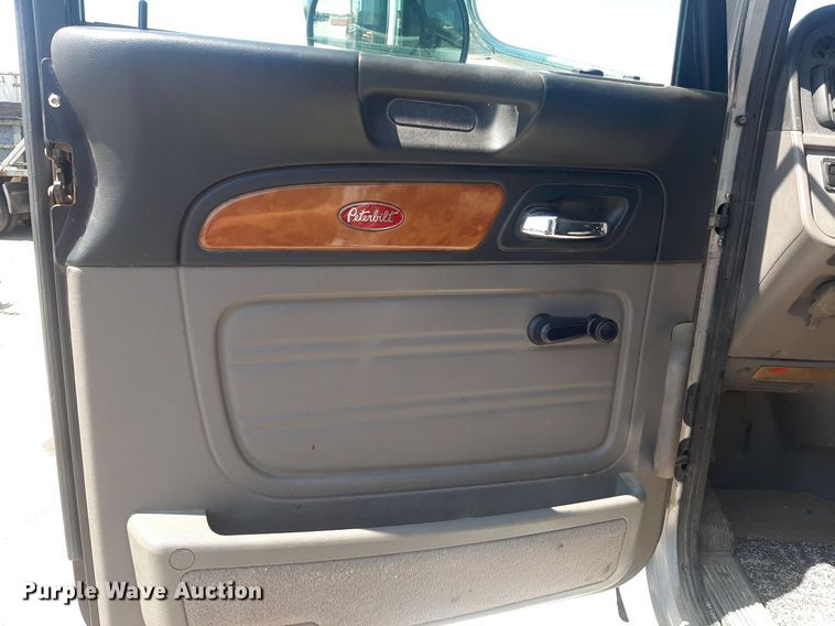 image for item DO3091 2011 Peterbilt 365  dump truck