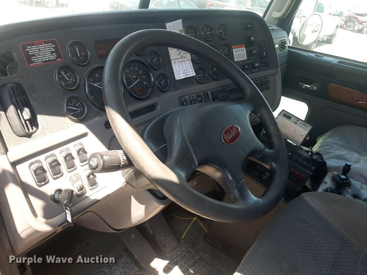 image for item DO3091 2011 Peterbilt 365  dump truck