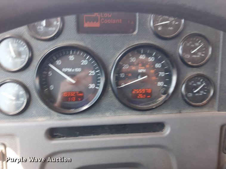 image for item DO3091 2011 Peterbilt 365  dump truck