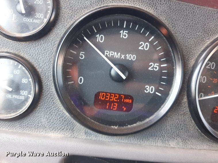 image for item DO3091 2011 Peterbilt 365  dump truck