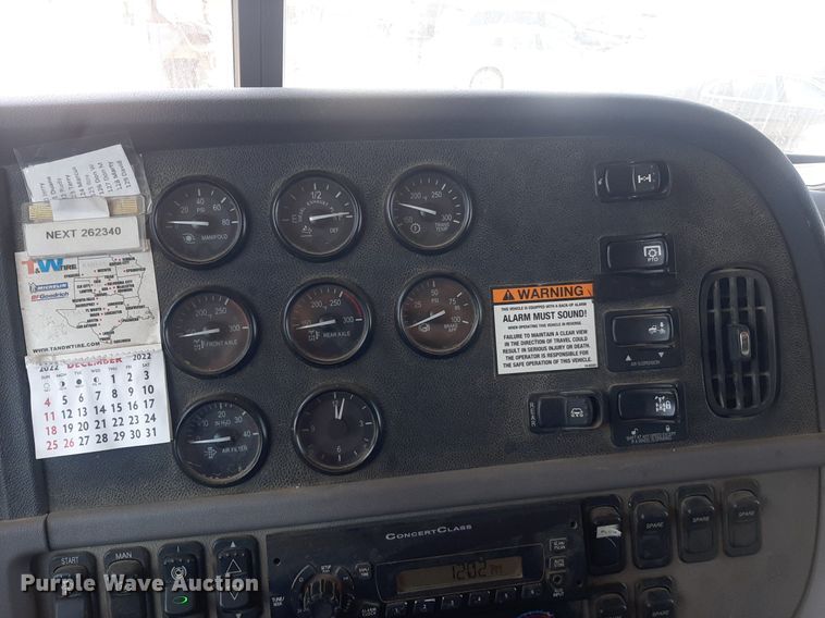 image for item DO3091 2011 Peterbilt 365  dump truck