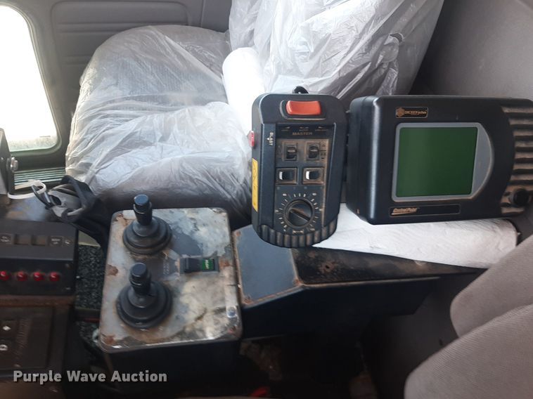 image for item DO3091 2011 Peterbilt 365  dump truck