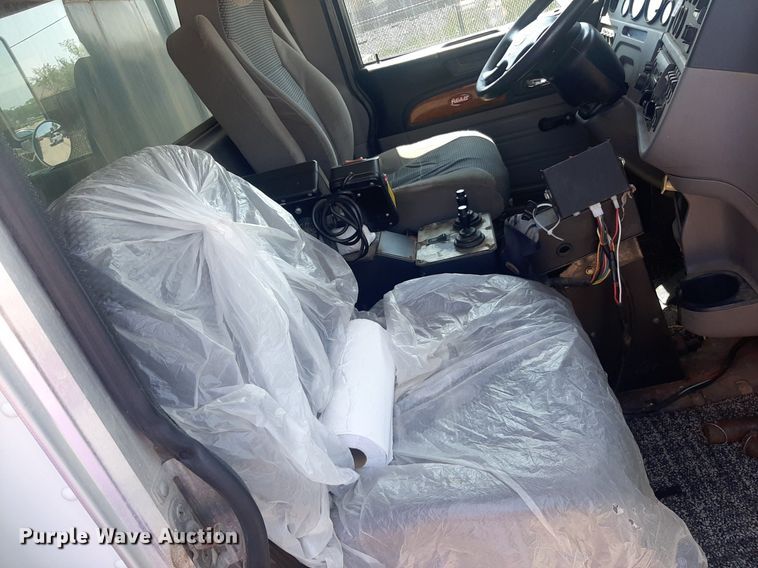 image for item DO3091 2011 Peterbilt 365  dump truck