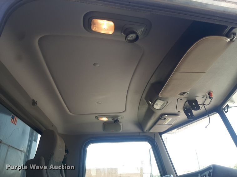 image for item DO3091 2011 Peterbilt 365  dump truck